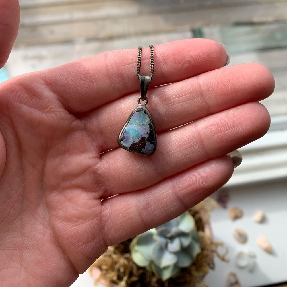 Blue multicoloured opal necklace